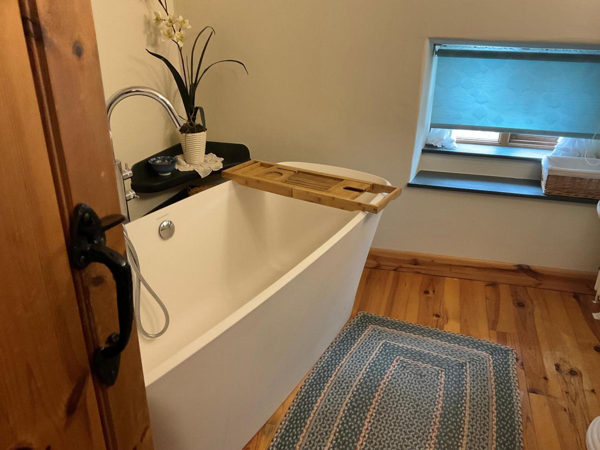 Armidale Cottages B&B Workington Room photo