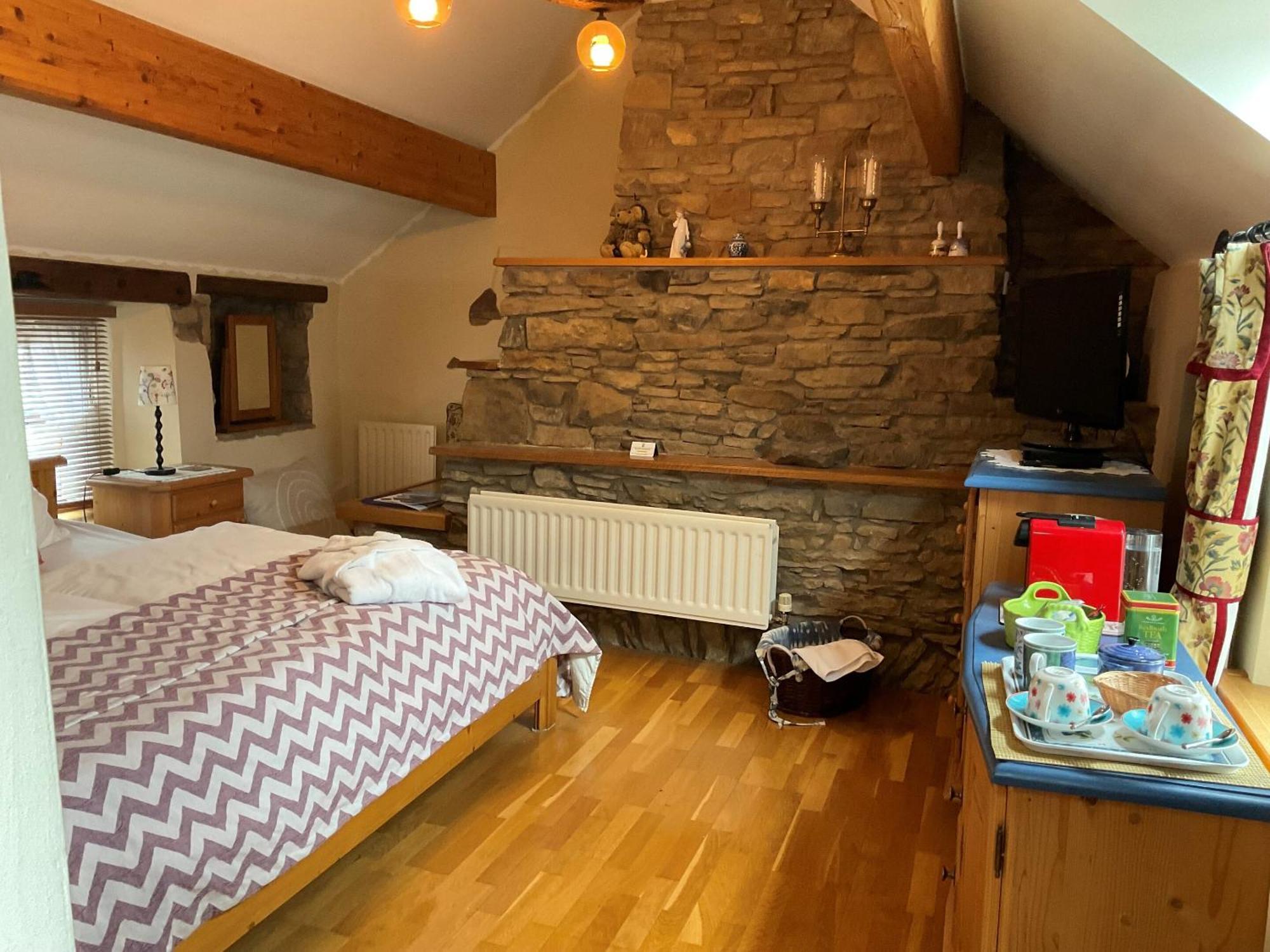 Armidale Cottages B&B Workington Room photo