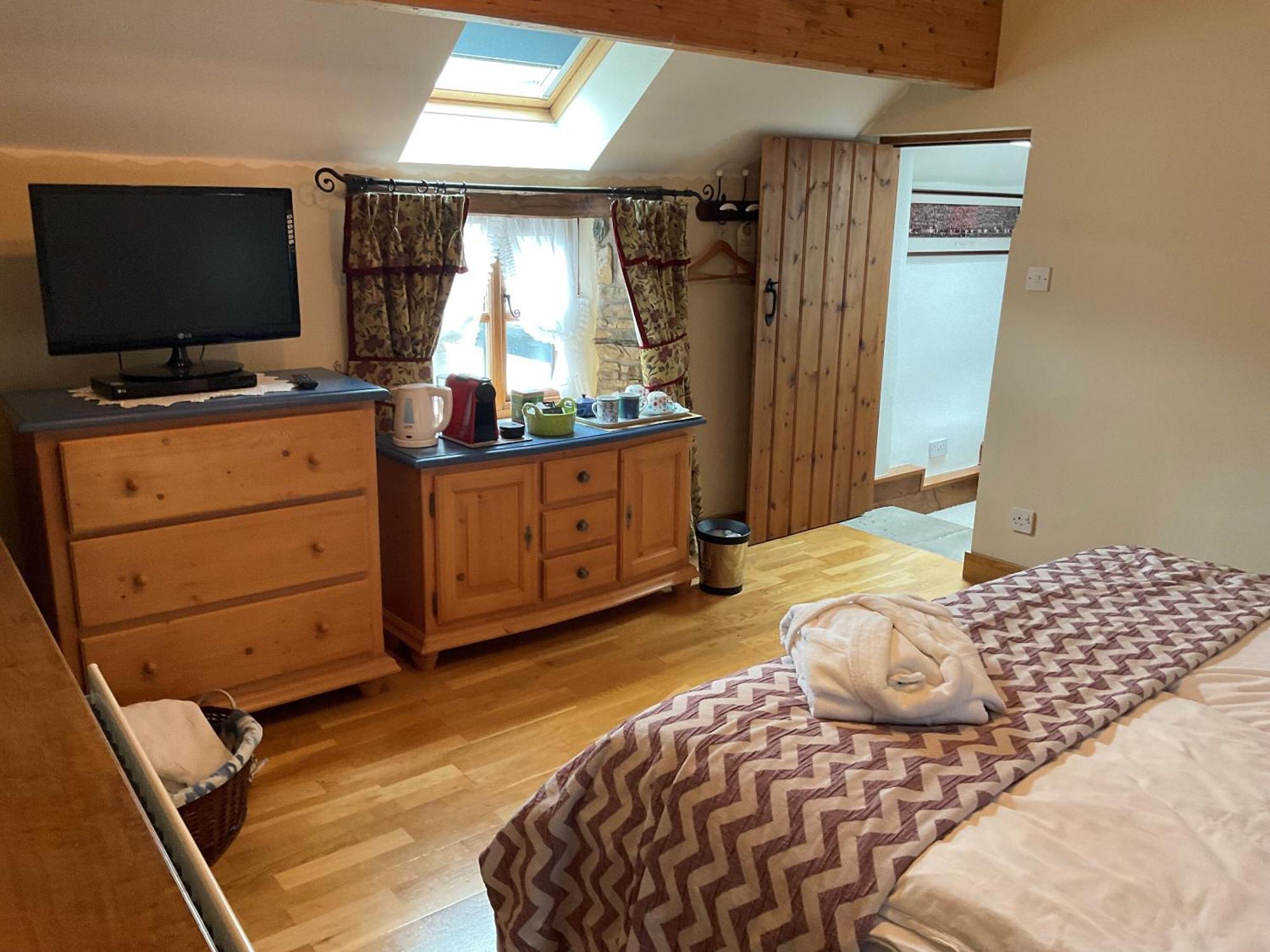Armidale Cottages B&B Workington Room photo